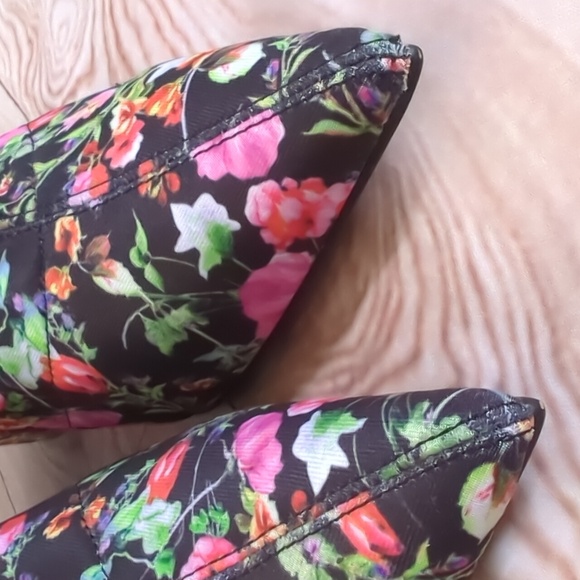 Steve Madden Lombard Pointed Toe Booties 7M - Picture 9 of 10